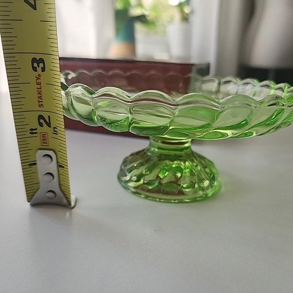 NEW IN BOX VINTAGE EGERMANN SWIRL ART GREEN BOHEMIAN GLASS BOWL. HAND MADE. - Picture 2 of 8